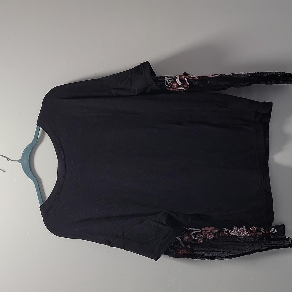 tess shirt with floral sleeves